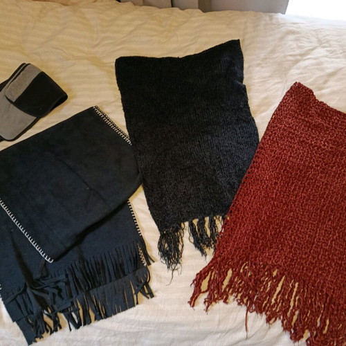Women's scarves like new, pack of 4 multicolored, Gapkids