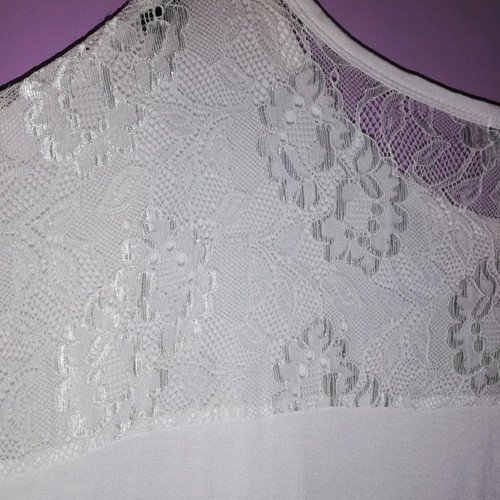 Blouse used L/XL white with feather design