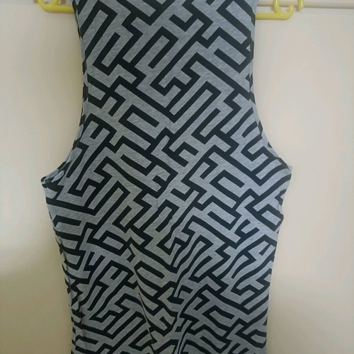 H&M sleeveless summer shirt like new, black and gray