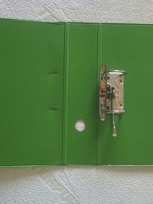 A4 Binder green, like new, durable metal mechanism