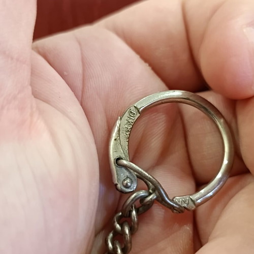 Vintage beer barrel keychain like new