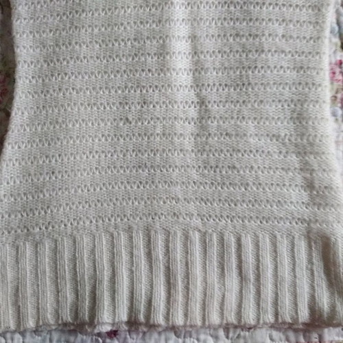 Calliope sleeveless knit like new in cream color with large collar