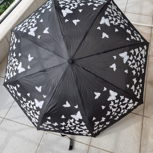 Color Changing Umbrella new, black and white butterfly design