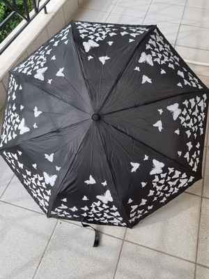 Color Changing Umbrella new, black and white butterfly design