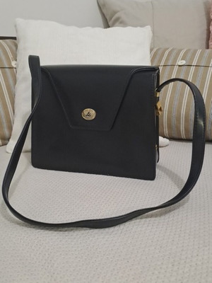 Leather bag black shoulder or hand like new with three compartments