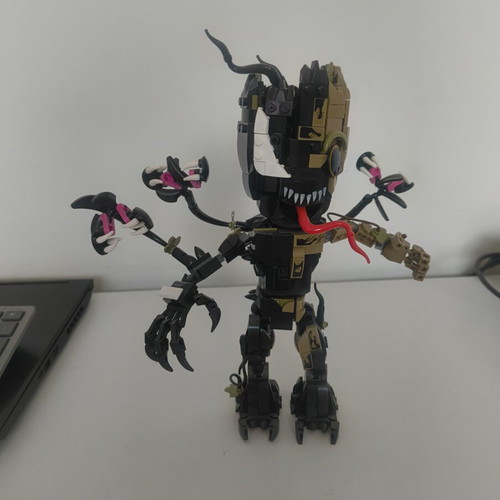 Groot Becoming Venom constructor like new
