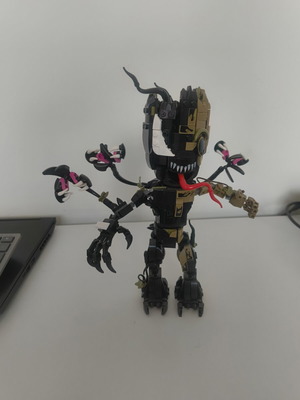 Groot Becoming Venom constructor like new