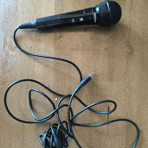 Thomson Dynamic Microphone with Built-in 3.5mm Jack Cable like new