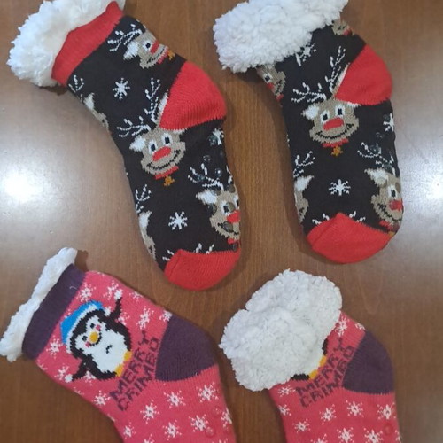 Winter socks used, two pairs with grips and fleece lining for kids 7-9 years