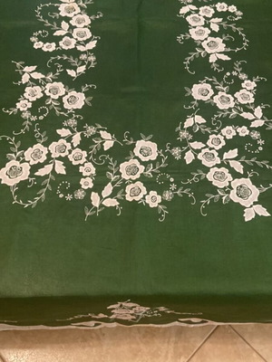 Silk Tablecloth emerald green 1.75x1.30 m set with 6 napkins like new