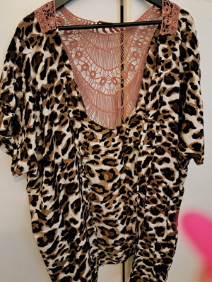 Caftan used with impressive knitted back