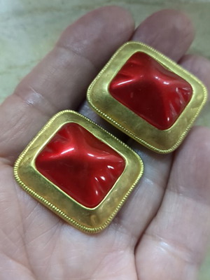 Vintage earrings like new, red with gold trim 3x2.5 cm