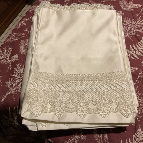 Satin luxury double bed sheets like new, elegant ecru-sugar color
