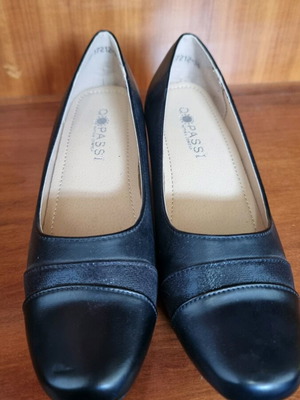 Low black pumps with thick stable heel, new, size 36