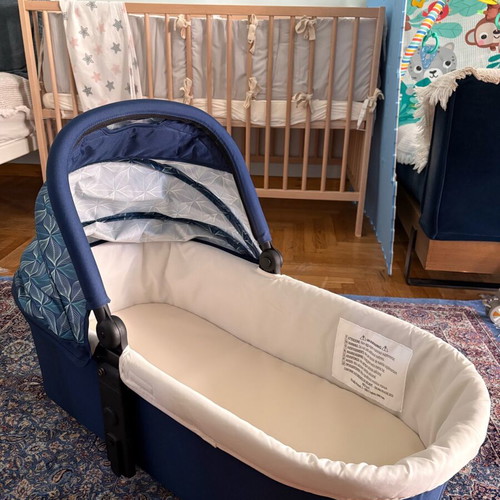 Giordani bassinet new in excellent condition