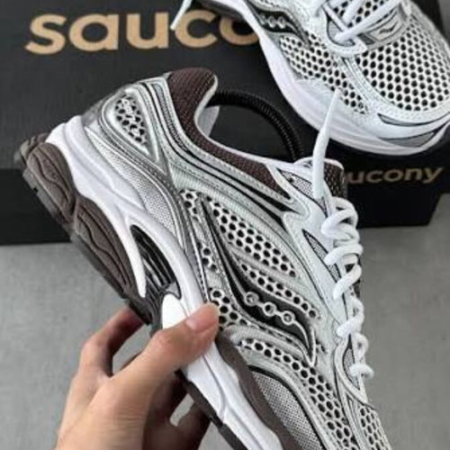 Saucony Progrid Omni 9 sneakers, size 46.5, white and grey