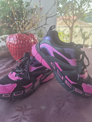 Guess Bevalli γυναικεία sneakers νούμερο 39 σαν καινούργια μαύρα και ροζ