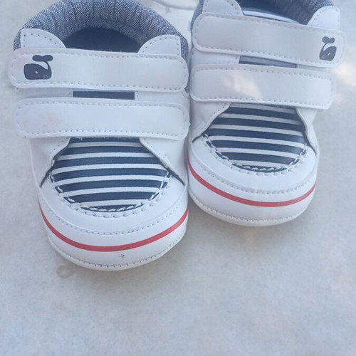 Baby shoes LCW new, size 19