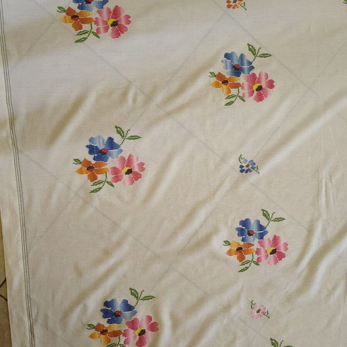 Woven white tablecloth 1.60m x 2.10m