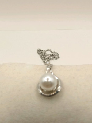 Elegant silver necklace with faux pearl new