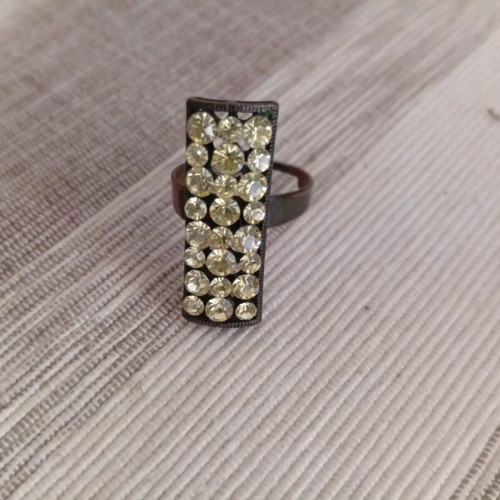 Ring used, white and silver color
