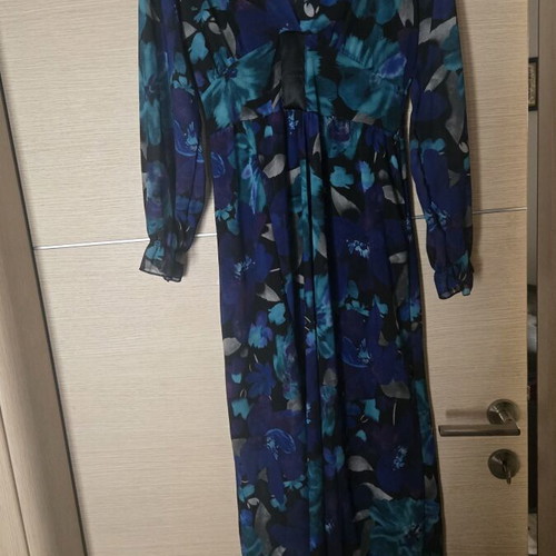 Long floral dress like new with front slit and soft back elastic