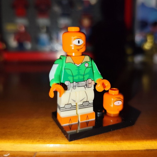 Allen the Alien Green-White Suit minifigure like new with accessories