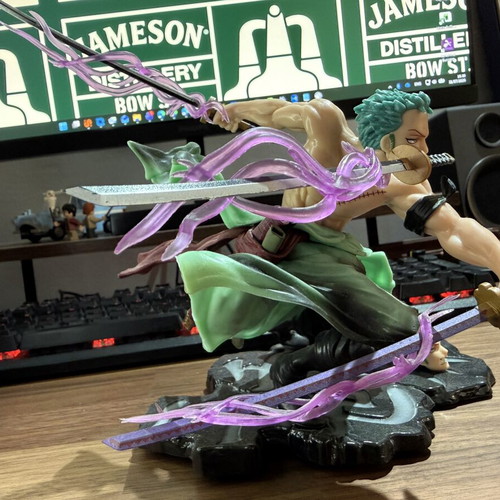 Roronoa Zoro figure like new with three swords and extra head