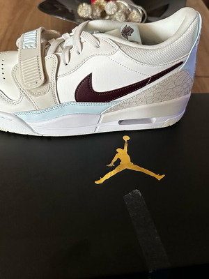 Nike Air Jordan Legacy 312 new, size 44, white multicolor