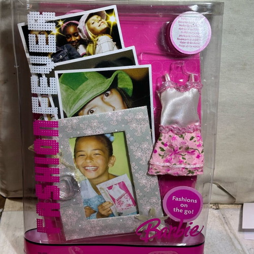 Barbie Fashion Fever photo journal and outfit set like new, collectible