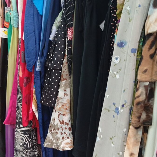 Επιχείρηση thrift shop με vintage ρούχα, παπούτσια και αξεσουάρ