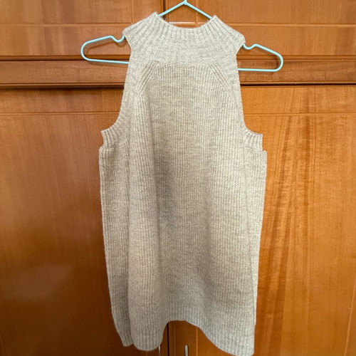 Sweater with open shoulders like new, size medium, gold