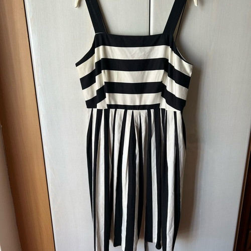 Dress No 14 / 42 like new, cotton satin fabric