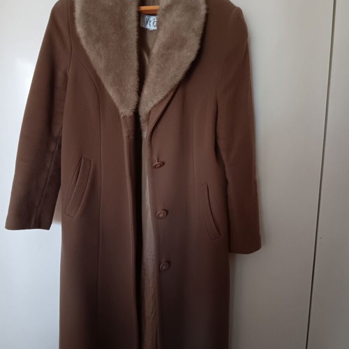 Veto women's coat brown like new with detachable fur