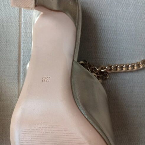 Mules gold like new with chain and low heel