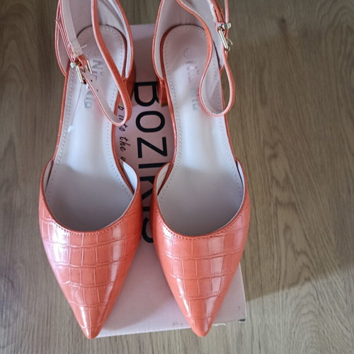 Bozikis coral croco pointed toe shoes size 38 new