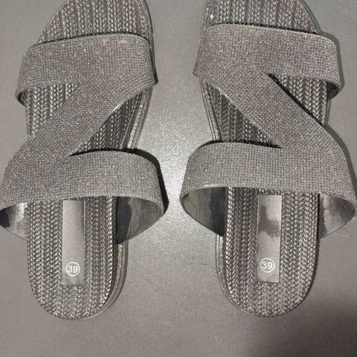 Black glitter sandals size 39 like new, rubber flexible