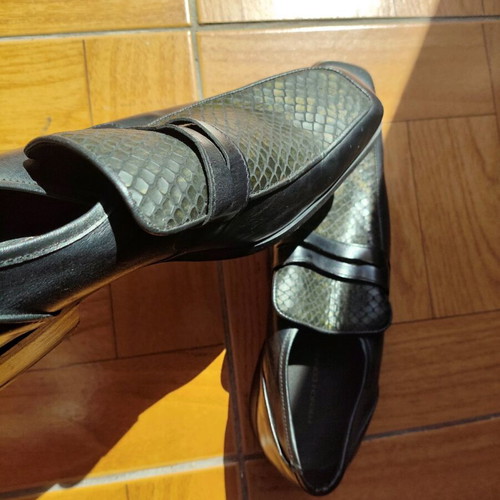 French Connection vintage black leather shoes with snake pattern never worn
