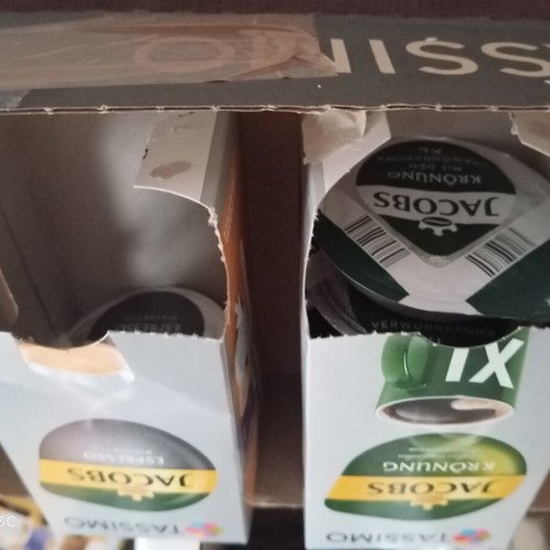 Tassimo Bosh coffee maker with 40 capsules