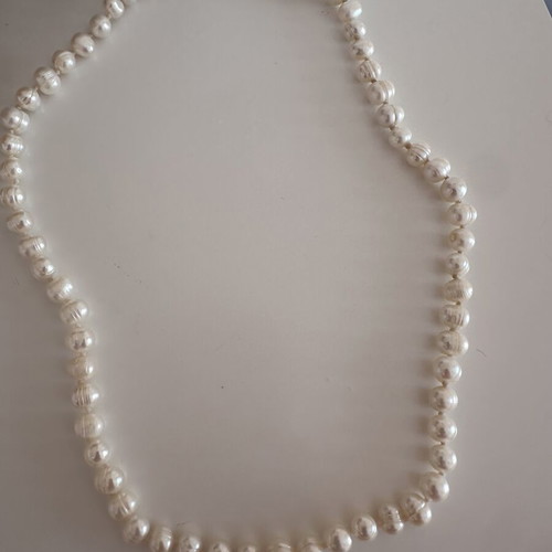 Vintage pearl necklace with natural freshwater pearls, like new