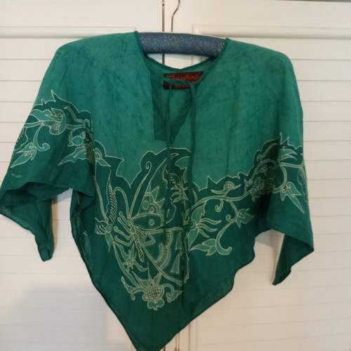 Batik top emerald used