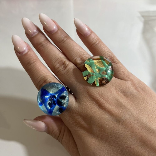 Set of 2 rings like new, multicolor