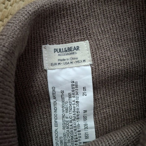 Beige knit cap like new