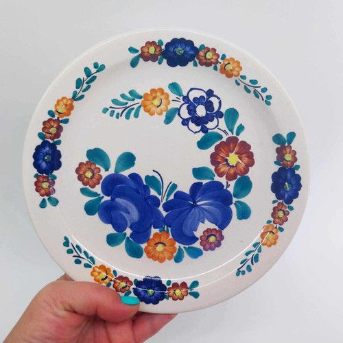 Vintage hand-painted ceramic wall plate from Poland like new