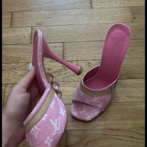 Louis luxury pink high heel shoes, size 38