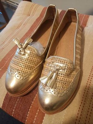 Women's shoes gold like new, size 38