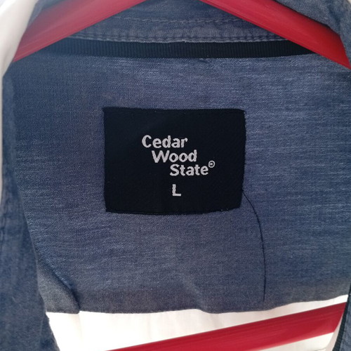 Cedar Wood State shirt like new, white, size L