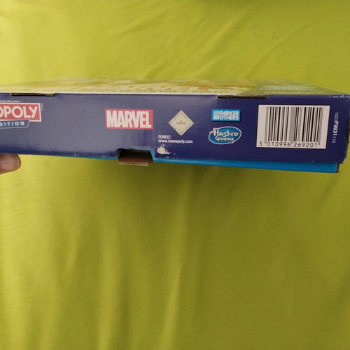 Monopoly Flip Edition Marvel like new