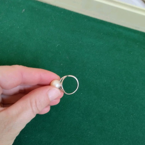 Ring with white stone in silver color like new