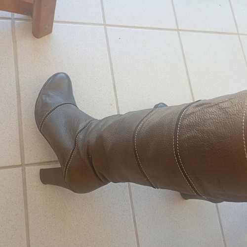 Vintage leather knee-high boots size 38, like new
